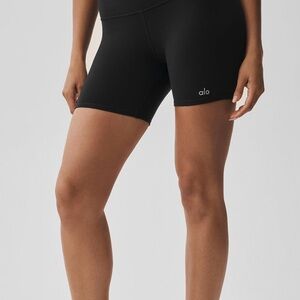 ALO Yoga Women's Black High-Rise Bike Shorts